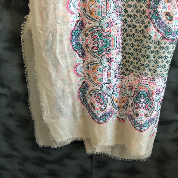 Colorful patterned scarf - Picture 3 of 4